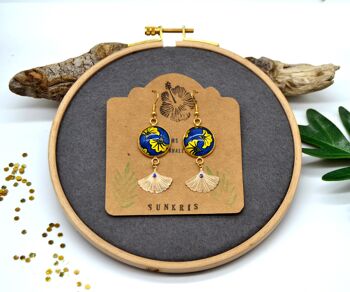 Boucles d'oreilles ethniques wax fleurs ginkgo bleu jaune bijoux dorés femme cabochon de verre Afrique 2