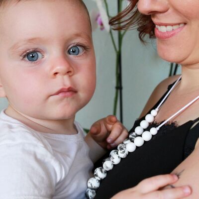 Mama Baby Halskette weiße Blumen, Babytragen, Stillen, Flaschenfütterung, Zahnen, Geburtsgeschenk