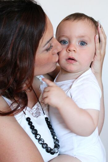 Collier Maman Bébé Fleurs Noires, Portage, Allaitement, Biberonnage, Dentition, Cadeau de Naissance 2