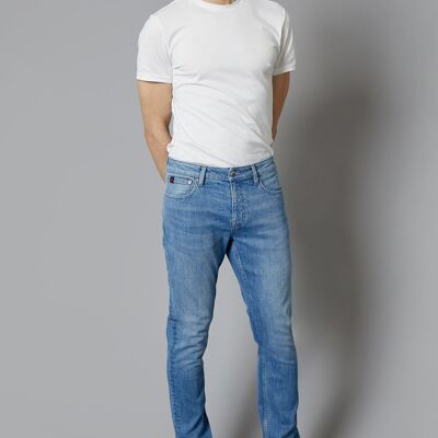 ALASKA Straight Fit Jeans In Light Blue