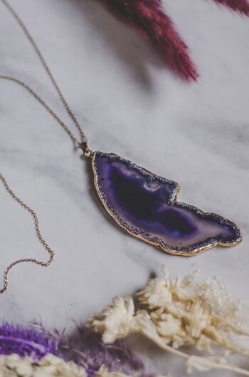 Collier de déclaration longue de ton or et cristal violet 4