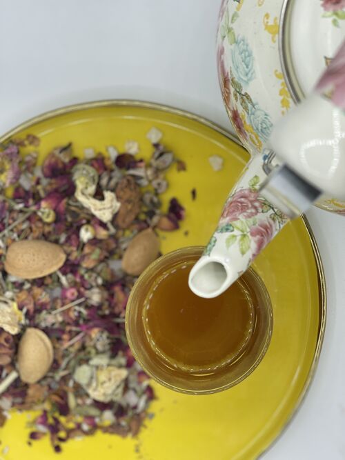 Lebanese Zhourat (mixed herbal infusion)