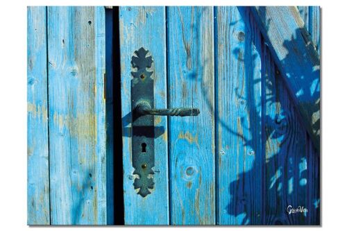 Wandbild: Blaue Tür im Sonnenschein - Querformat 4:3 - viele Größen & Materialien – Exklusives Fotokunst-Motiv als Leinwandbild oder Acrylglasbild zur Wand-Dekoration