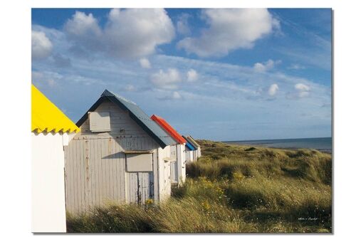 Wandbild: Strandhäuschen in der Normandie 1 - Querformat 4:3 - viele Größen & Materialien – Exklusives Fotokunst-Motiv als Leinwandbild oder Acrylglasbild zur Wand-Dekoration