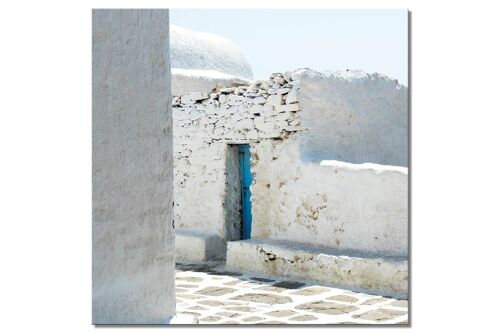 Wandbild: Blaue Tür inmitten von weiß - Quadrat 1:1 - viele Größen & Materialien – Exklusives Fotokunst-Motiv als Leinwandbild oder Acrylglasbild zur Wand-Dekoration