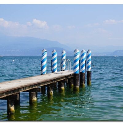 Wandbild: Gardasee Stille am Steg 3 - Querformat 4:3 - viele Größen & Materialien – Exklusives Fotokunst-Motiv als Leinwandbild oder Acrylglasbild zur Wand-Dekoration