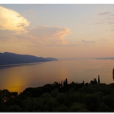 Murale: Lago di Garda tramonto 2 - formato orizzontale 4:3 - molte dimensioni e materiali - esclusivo motivo artistico fotografico come immagine su tela o immagine su vetro acrilico per la decorazione murale