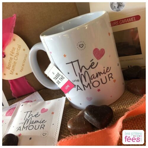 Mug "Thé une Mamie d'Amour" (Baptême, Famille, Naissance, Fête des Grands-Mères)