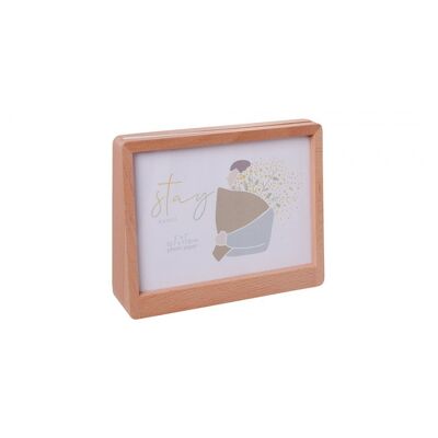 Wooden frame in natural color.  Dimension: 13x18cm