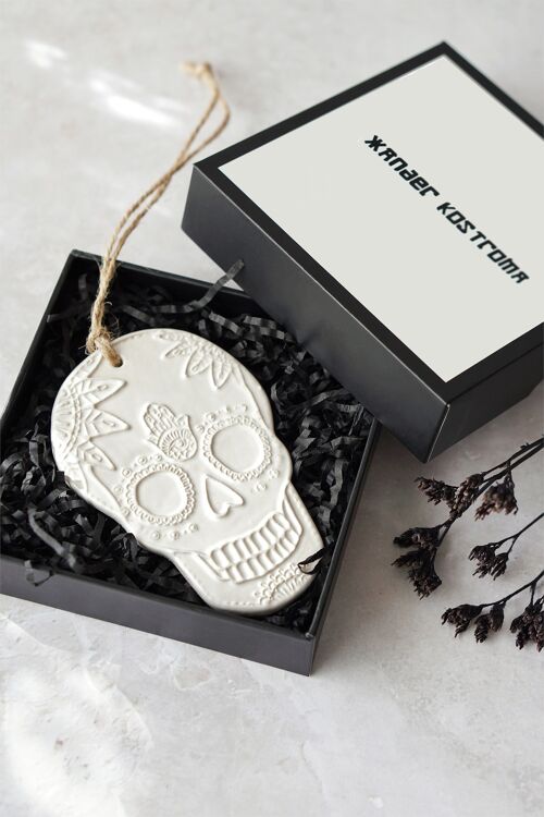 1pc Luxury Stoneware Cream Skull Tree Decoration in Gift Box