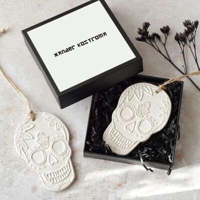2pc Luxury Stoneware Cream Skull Tree Decoration in Gift Box