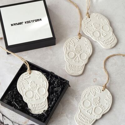 4pc Luxury Stoneware Cream Skull Tree Decoration in Gift Box