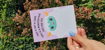 Carte postale Monster câlin est la carte de câlin et d'amitié en papier parfaite 3