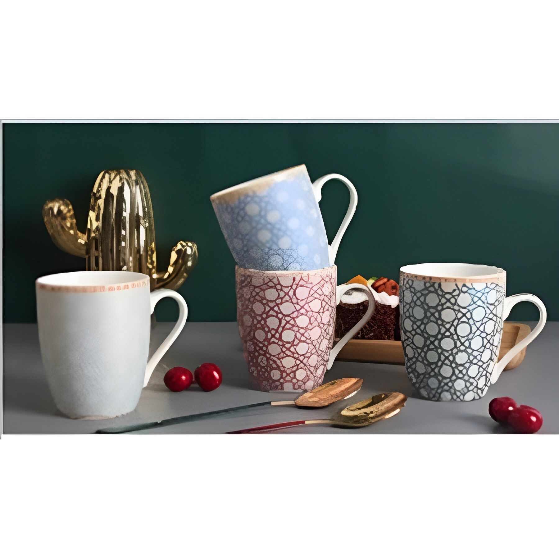 Keramikbecher in 4 Farben im Eierkarton à 12 Stück