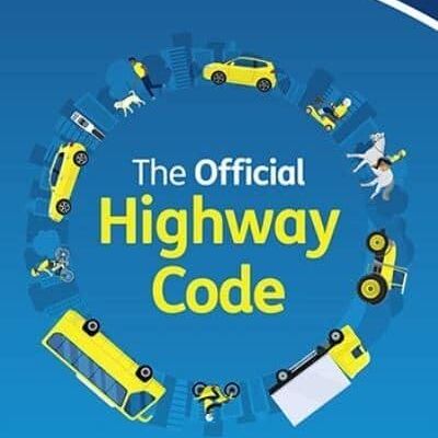 The Official Highway Code by Driver & Vehicle Standards AgencyGreat Britain Department for Transport