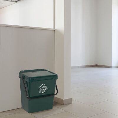 Dmora Cassonetto in polipropilene per raccolta differenziata, Contenitore per rifiuti da 30l, 100% Made in Italy, cm 40x31h39, colore Verde