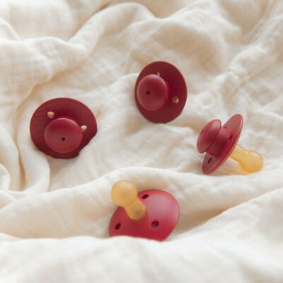 Natural rubber and wood pacifier | Burgundy red | Round shape