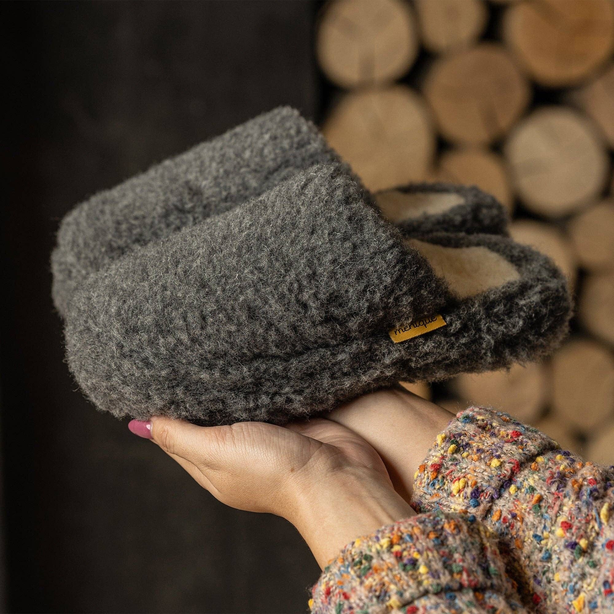 Pantofole da donna in pile pile grigio scuro