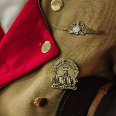 Steampunk Badge League of Broche de caballeros seriamente elegante
