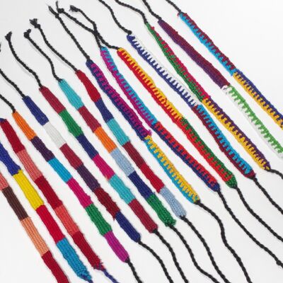 Bracciale dell'amicizia in cotone, largo circa 0,5 cm, annodato a mano