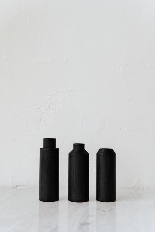 Trio de vases teintés noir