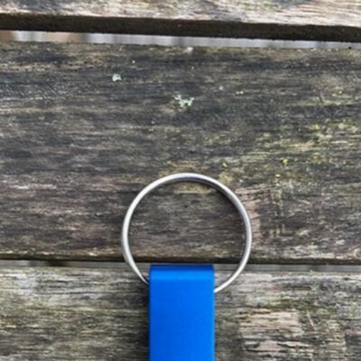 Personalisierter blauer Flaschenöffner-Schlüsselanhänger aus Metall