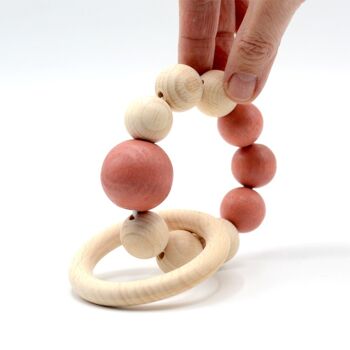 Bracelet hochet en bois : rose 2