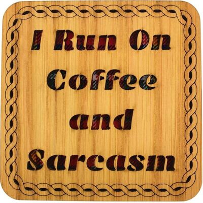 Ich laufe auf Kaffee und Sarkasmus Quadratischer Untersetzer | LCR37