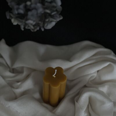 BEESWAX FLOWER CANDLE