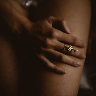 Gold brass floral link ring with a freshwater pearl