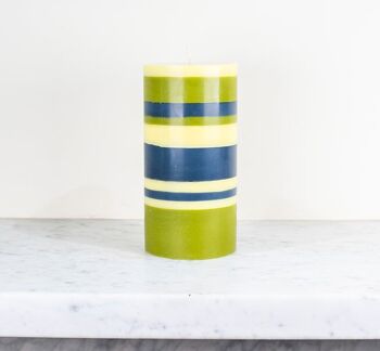 Bougie pilier rayée olive, indigo et jasmin de 15 cm de haut 6