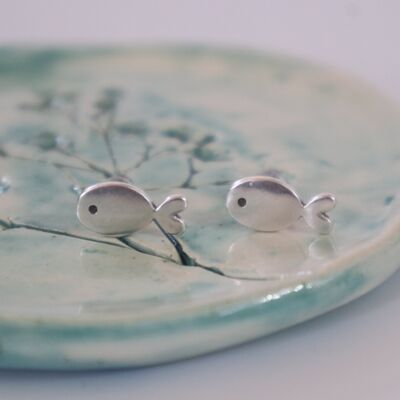 orecchini a bottone a forma di pesce placcati in argento antico