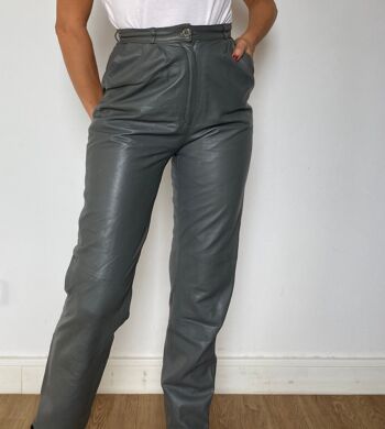 Pantalon en cuir gris 2