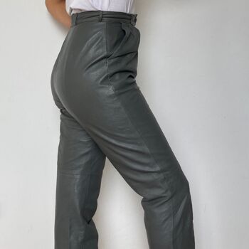 Pantalon en cuir gris 3