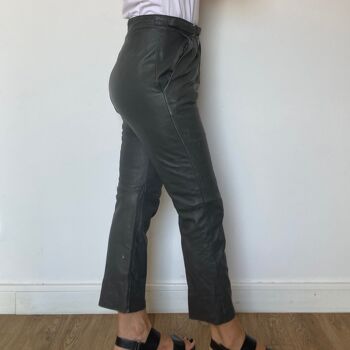 Pantalon en cuir gris 6