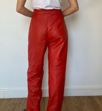 Pantalon en cuir rouge 2