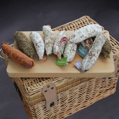 Tasting box of 10 artisanal sausages with different flavors