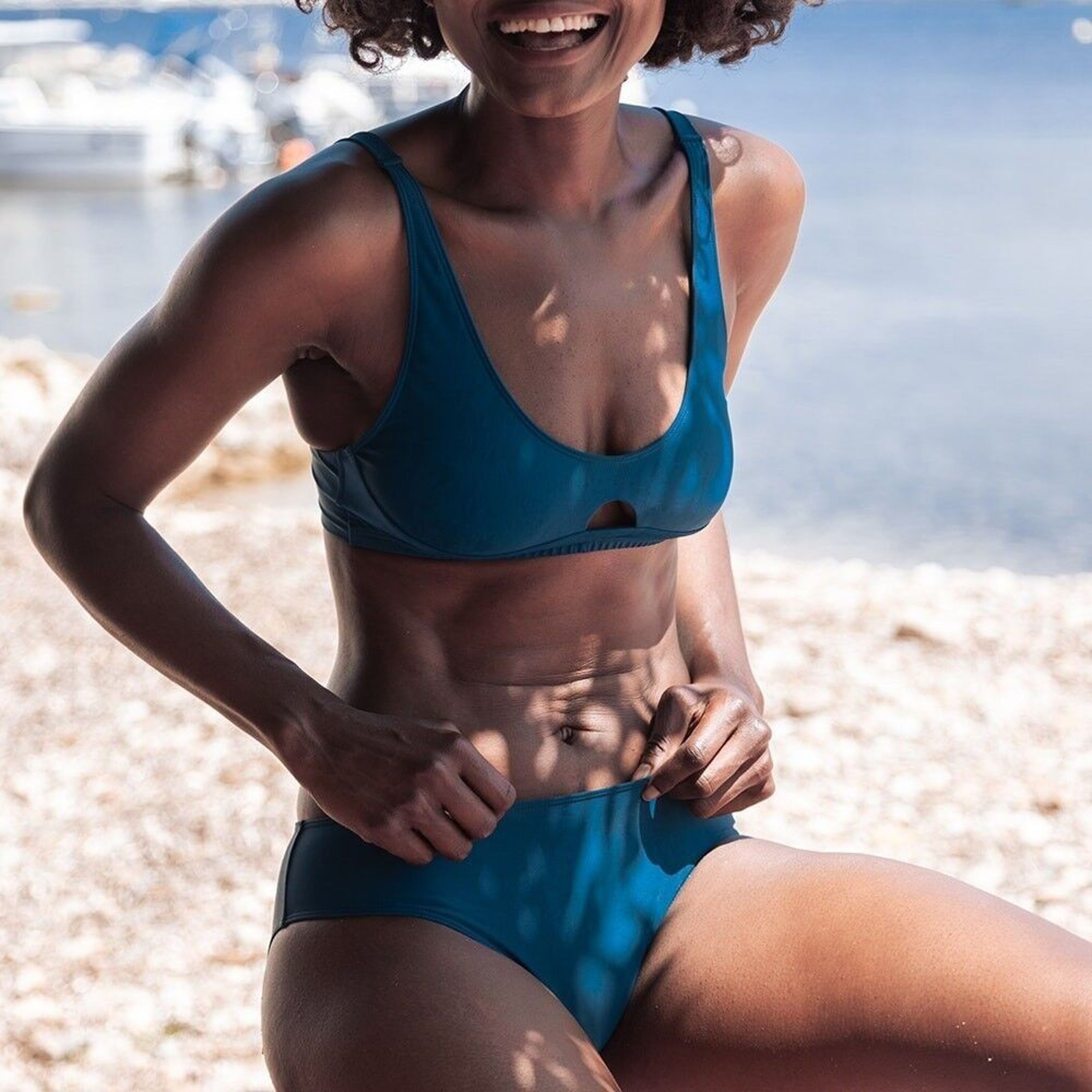 Compra Braguita de bikini menstrual Nérée azul pavo real al por mayor