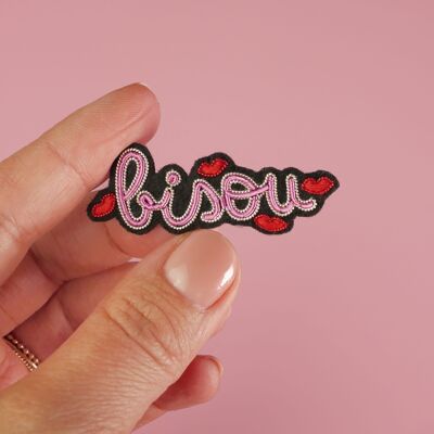 Broche "Bisou" bordado cannetille hecho a mano - idea de regalo de San Valentín