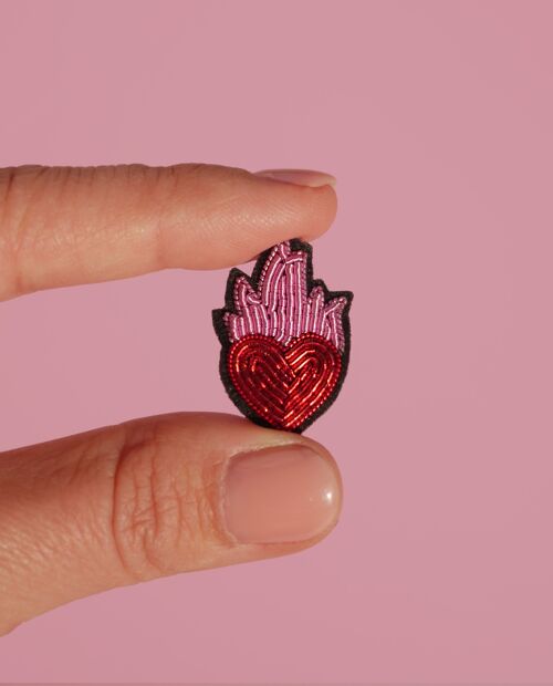 Broche Mini Coeur Enflammé fait main broderie cannetille - idée cadeau St-Valentin