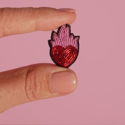 Spilla Mini Flaming Heart ricamo cannetille fatto a mano - Idea regalo San Valentino