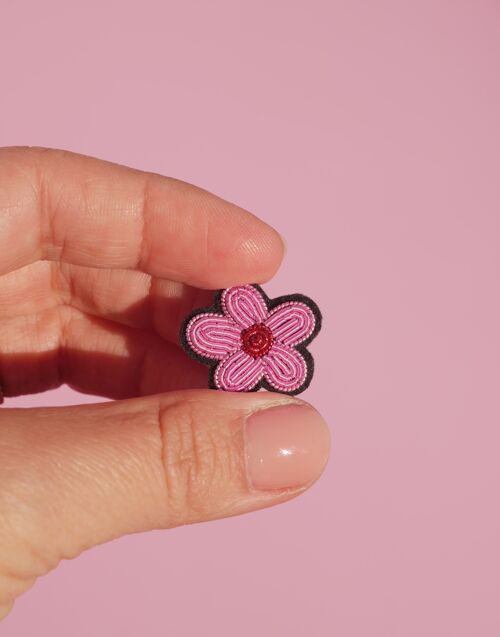 Broche Mini Fleur fait main broderie cannetille - idée cadeau St-Valentin