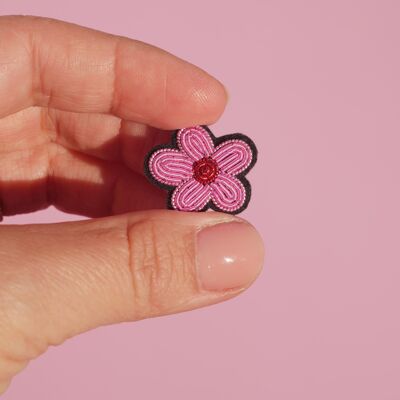 Broche Mini Fleur fait main broderie cannetille - idée cadeau St-Valentin