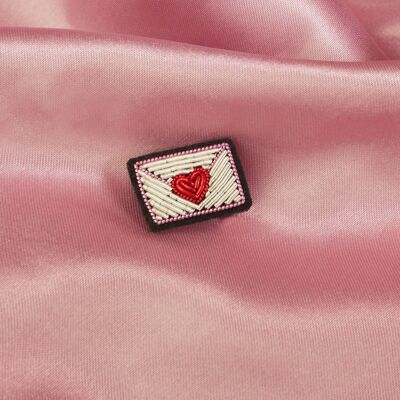 Broche Mini enveloppe mot d'amour fait main broderie cannetille - idée cadeau St-Valentin