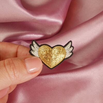 Broche de corazón alado dorado bordado cannetille hecho a mano - idea de regalo de San Valentín