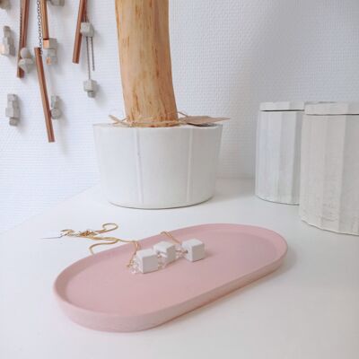 Oval tray in powder pink concrete - La vie en Rose Collection