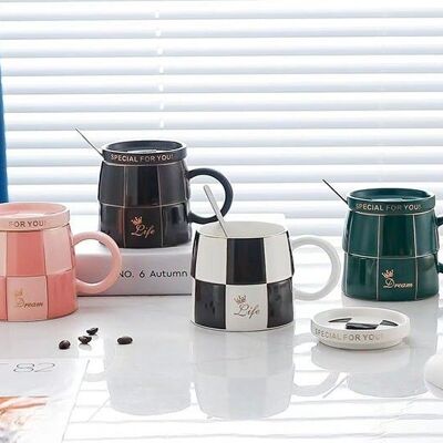 Ceramic mug with lid and spoon 350 ml in gift  box -  DF-467