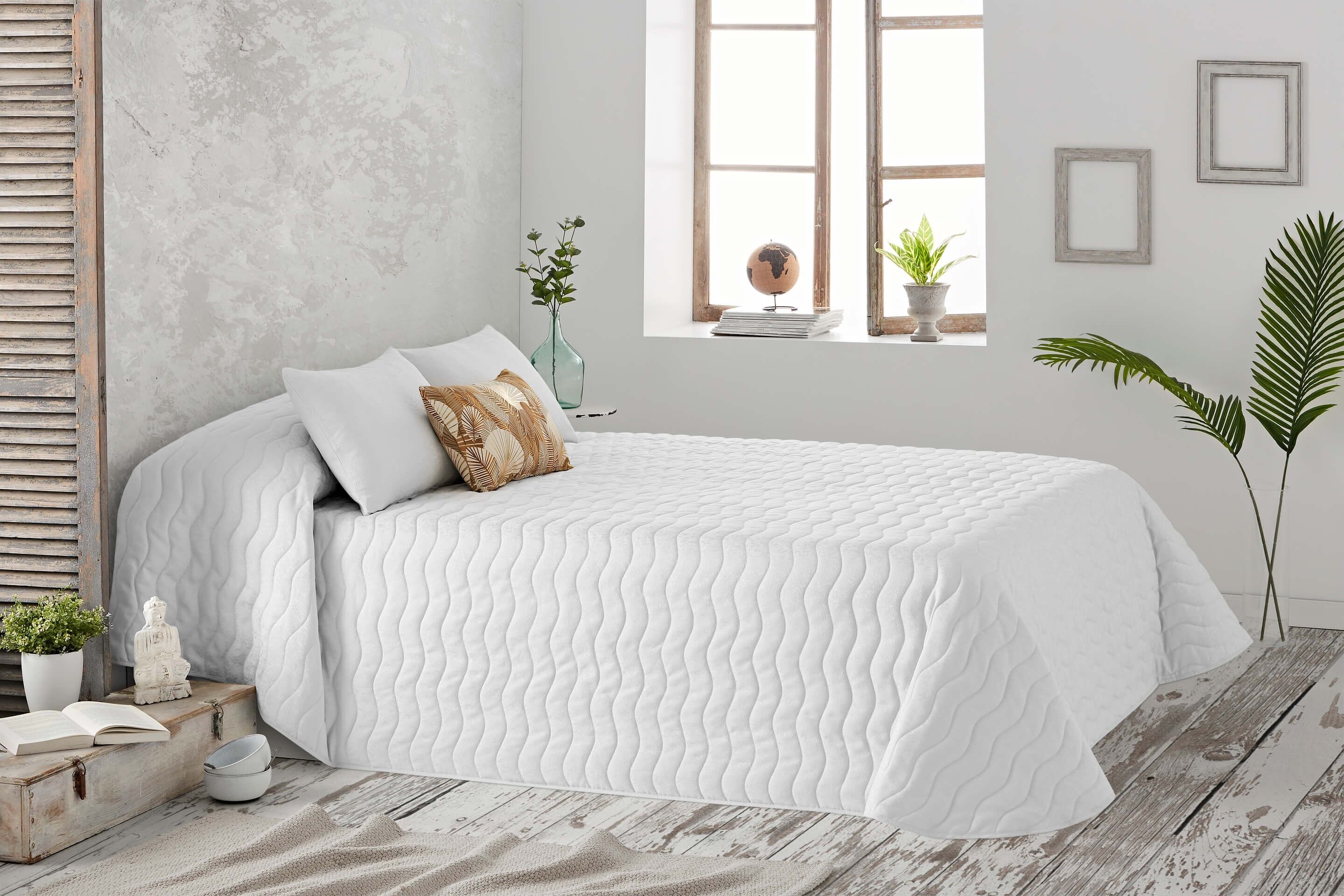 Bouti Perla Quilt - White - 90cm Bed