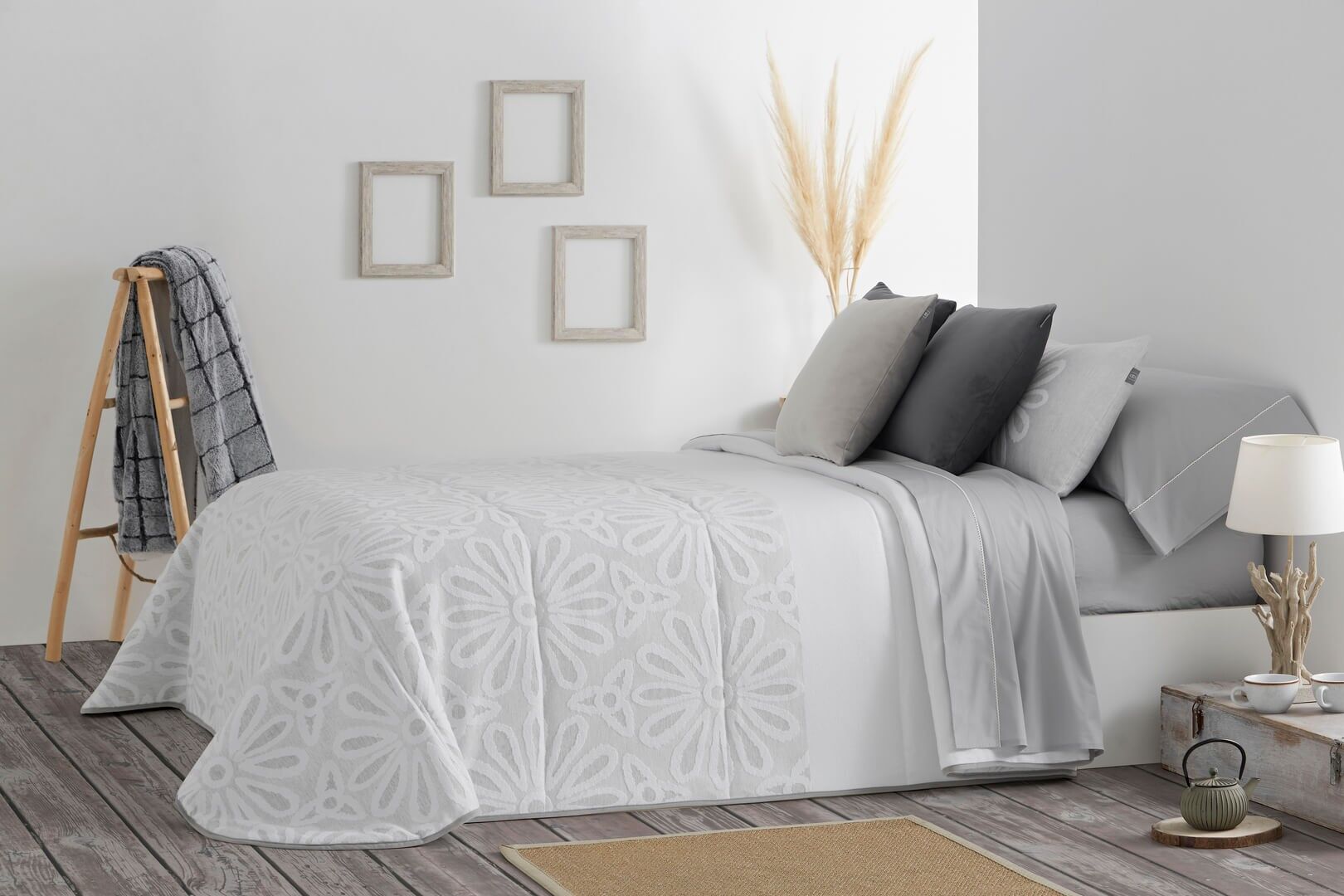 Bouti Adara Steppdecke – Grau – 150 cm Bett