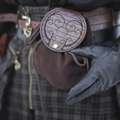 Hobbit porte sac ceinture bois et cuir hoobit trou forme noir